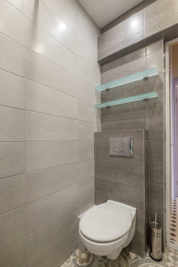 Modern 2 Bedroom Apartment Next To Vitosha Str. Sofia Esterno foto