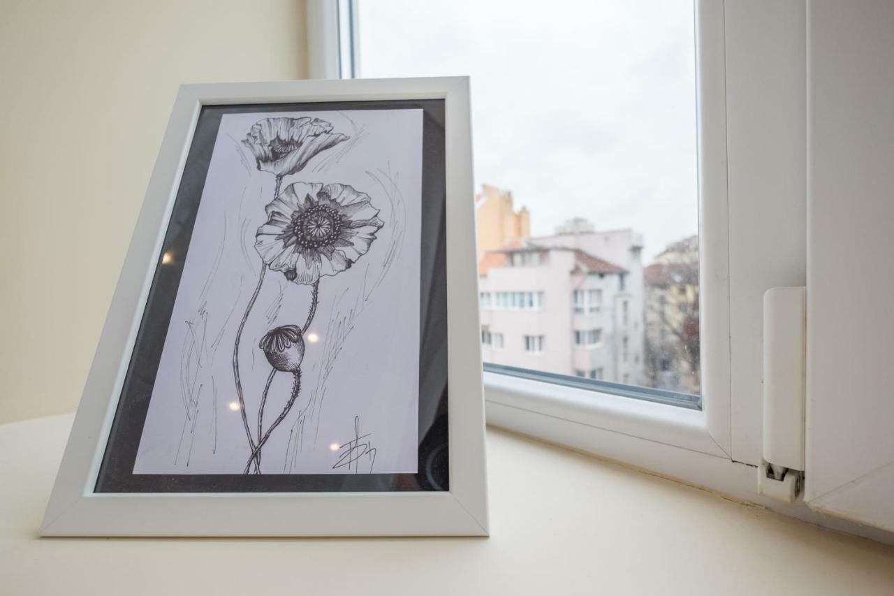 Modern 2 Bedroom Apartment Next To Vitosha Str. Sofia Esterno foto